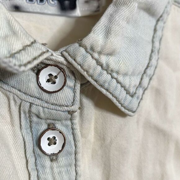 BDG Long Sleeve Faded Cotton Bleached Wash Chambray Button-up Shirt Blue Small - Picture 4 of 9
